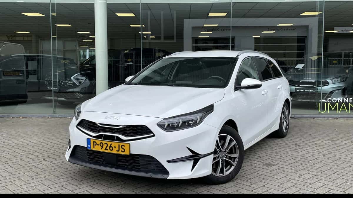 Kia Ceed Sportswagon (2022) — foto 1