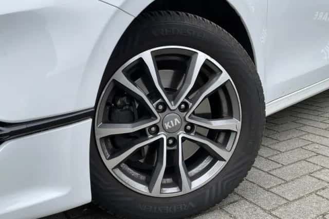 Kia Ceed Sportswagon (2022) thumbnail 3