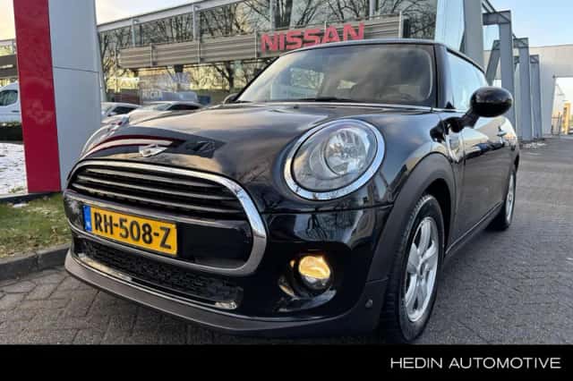 MINI Cooper (2017) thumbnail 1