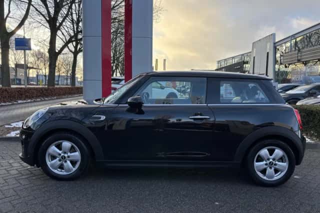 MINI Cooper (2017) thumbnail 2