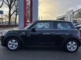 MINI Cooper (2017) thumbnail 2