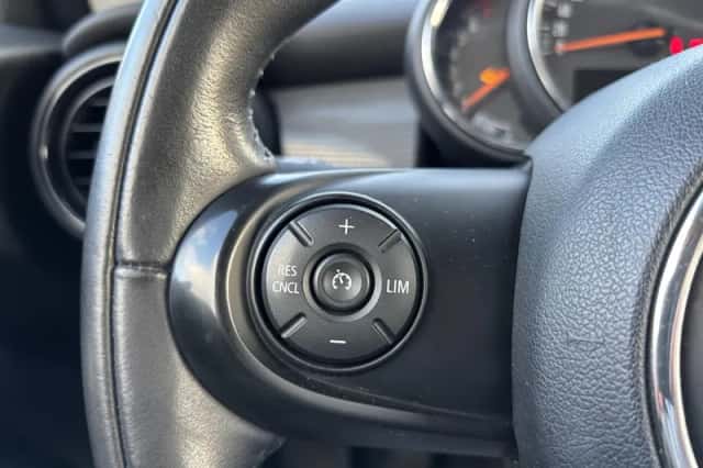 MINI Cooper (2017) thumbnail 14