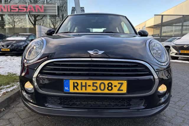 MINI Cooper (2017) thumbnail 5