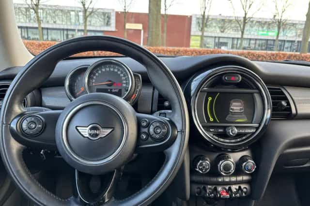 MINI Cooper (2017) thumbnail 8