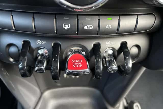 MINI Cooper (2017) thumbnail 9