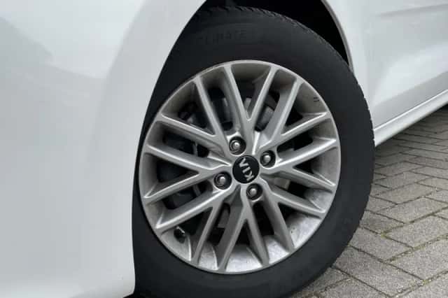 Kia Rio (2020) thumbnail 2
