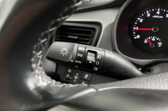 Kia Rio (2020) thumbnail 17