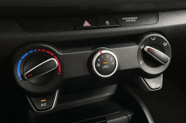 Kia Rio (2020) thumbnail 18