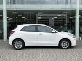 Kia Rio (2020) thumbnail 4