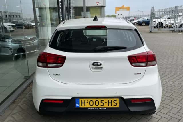Kia Rio (2020) thumbnail 5