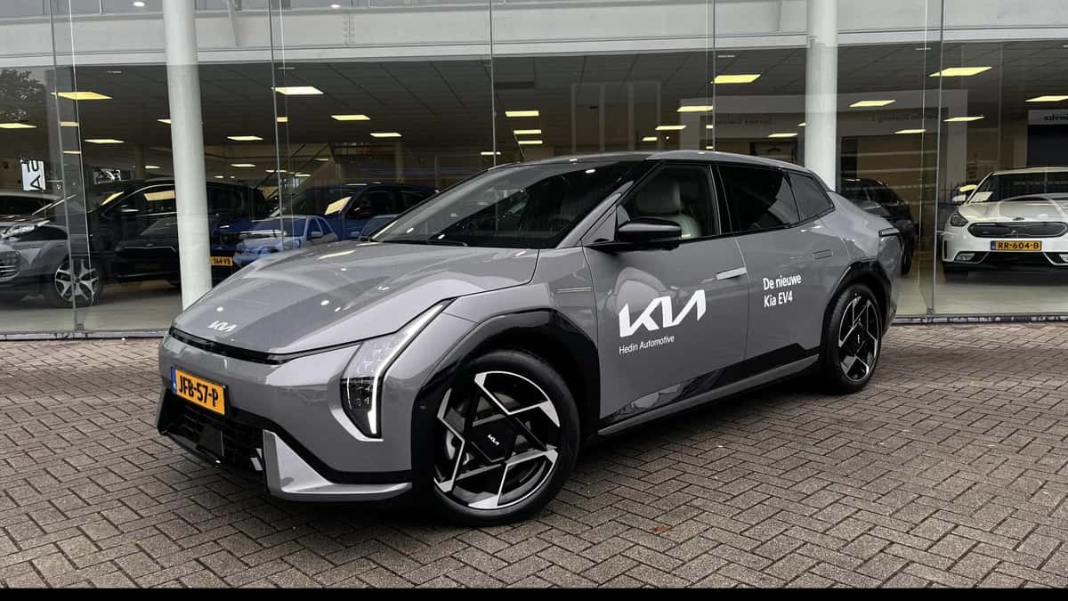 Kia EV4 (2025) — foto 1