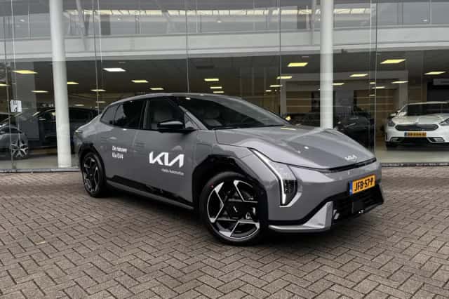 Kia EV4 (2025) thumbnail 2