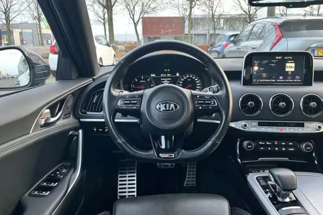 Kia Stinger (2018) thumbnail 18