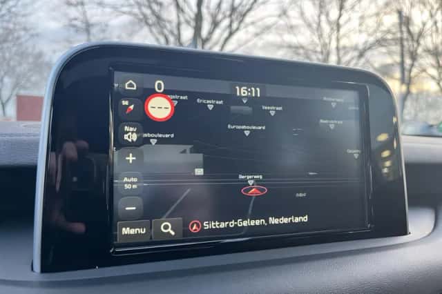 Kia Stinger (2018) thumbnail 24