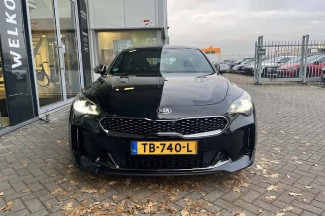 Kia Stinger (2018) thumbnail 4