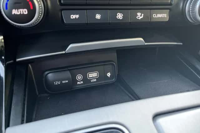 Kia Stinger (2018) thumbnail 32