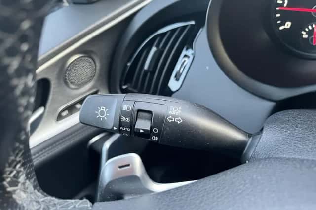 Kia Stinger (2018) thumbnail 33