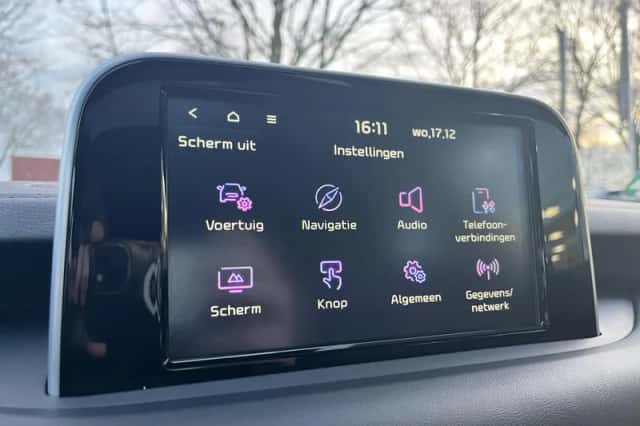Kia Stinger (2018) thumbnail 37