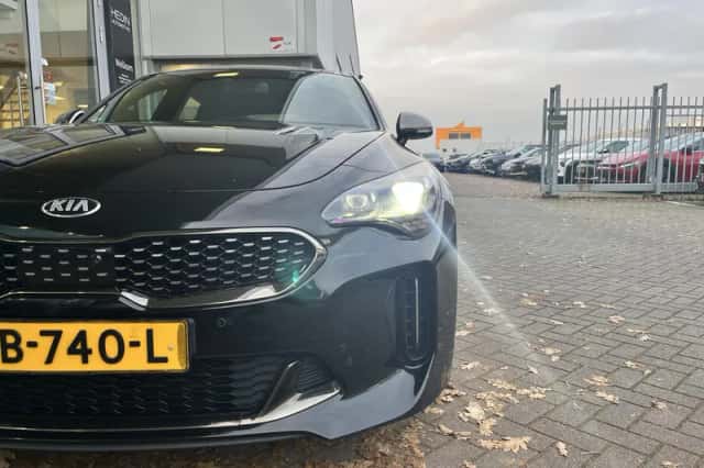 Kia Stinger (2018) thumbnail 5