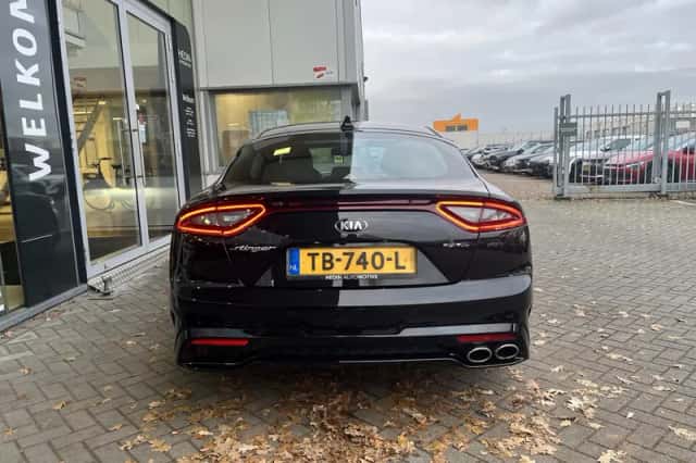 Kia Stinger (2018) thumbnail 9