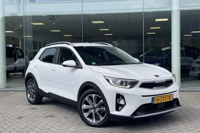 Kia Stonic (2020) thumbnail 3