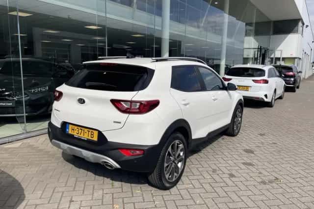 Kia Stonic (2020) thumbnail 6