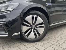 Volkswagen Passat (2021) thumbnail 2