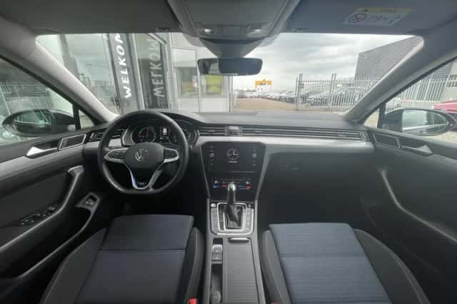 Volkswagen Passat (2021) thumbnail 13