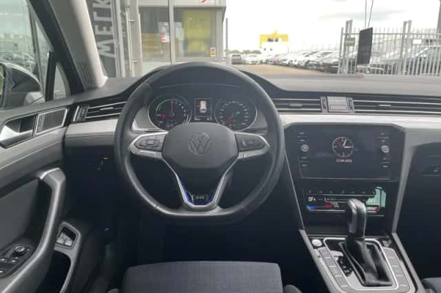 Volkswagen Passat (2021) thumbnail 14