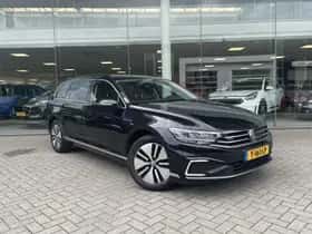 Volkswagen Passat (2021) thumbnail 3