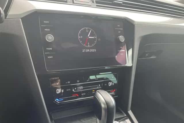 Volkswagen Passat (2021) thumbnail 21
