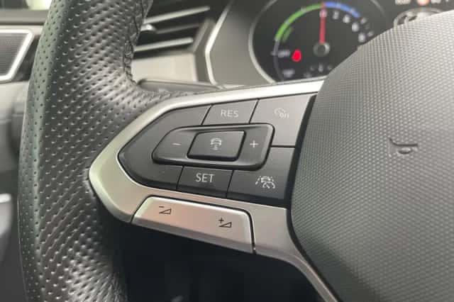 Volkswagen Passat (2021) thumbnail 23