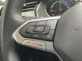 Volkswagen Passat (2021) thumbnail 23