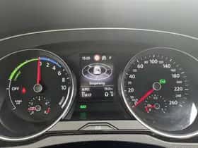 Volkswagen Passat (2021) thumbnail 24