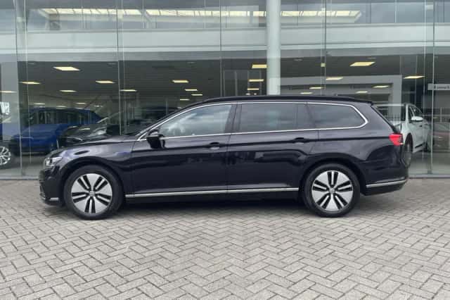 Volkswagen Passat (2021) thumbnail 4