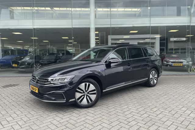 Volkswagen Passat (2021) thumbnail 38