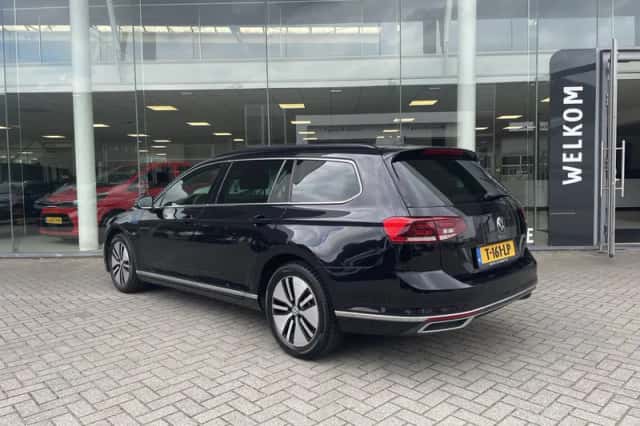 Volkswagen Passat (2021) thumbnail 5