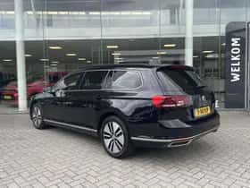 Volkswagen Passat (2021) thumbnail 5