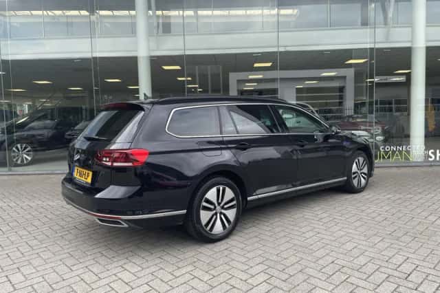 Volkswagen Passat (2021) thumbnail 6