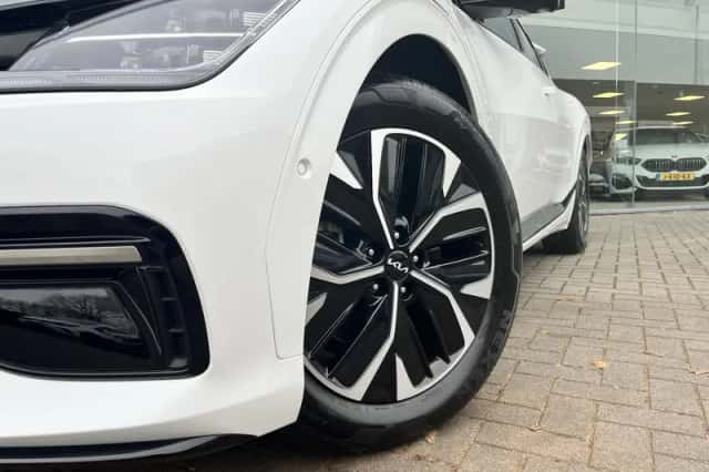 Kia EV6 (2024) thumbnail 2