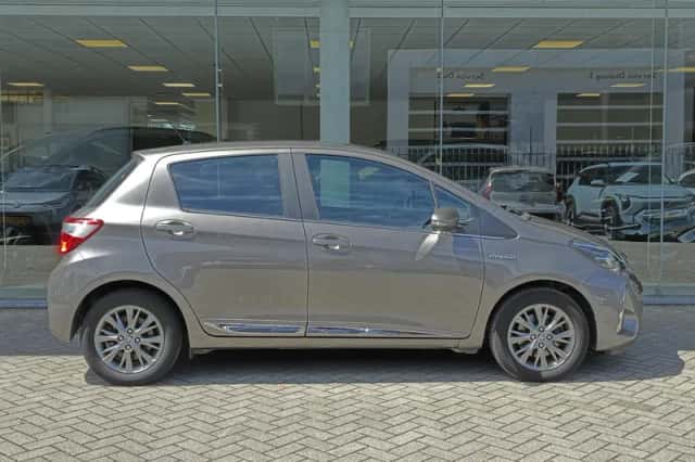 Toyota Yaris (2017) thumbnail 6