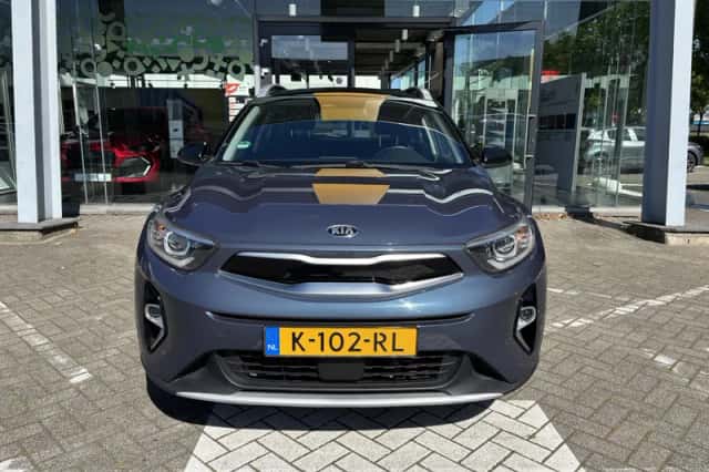 Kia Stonic (2021) thumbnail 2