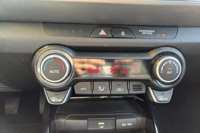 Kia Stonic (2021) thumbnail 11