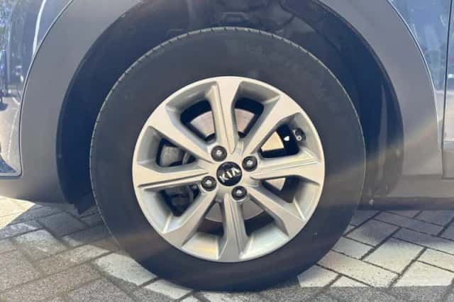 Kia Stonic (2021) thumbnail 17