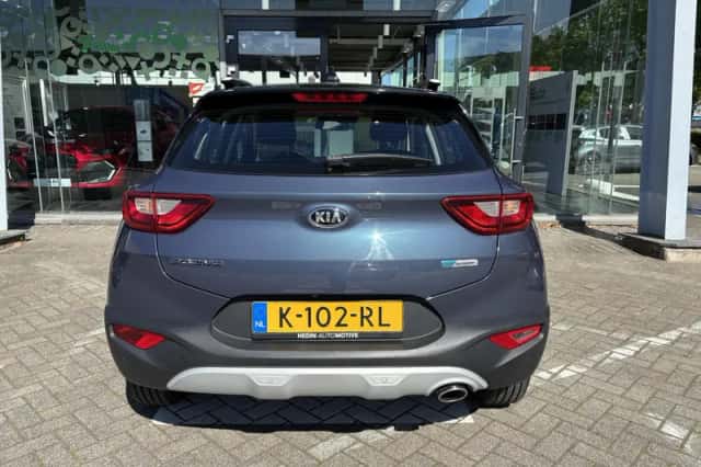 Kia Stonic (2021) thumbnail 3