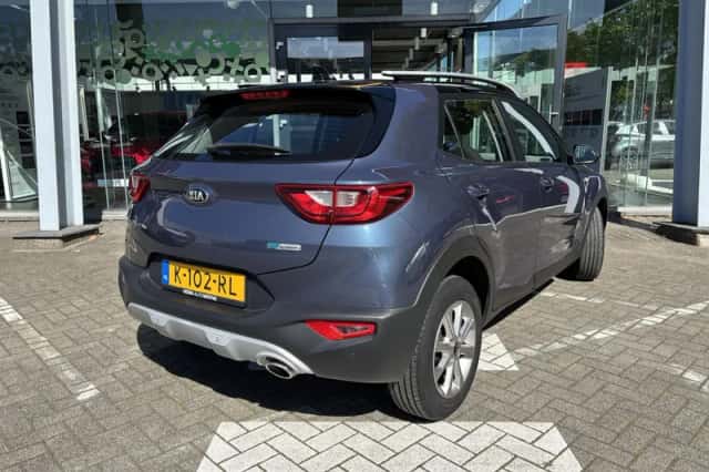 Kia Stonic (2021) thumbnail 4