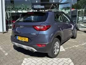 Kia Stonic (2021) thumbnail 4