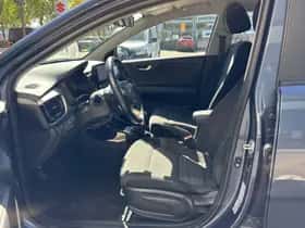 Kia Stonic (2021) thumbnail 8