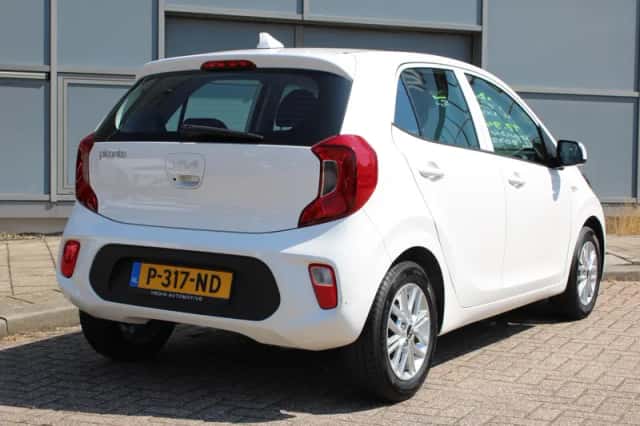 Kia Picanto (2022) thumbnail 2