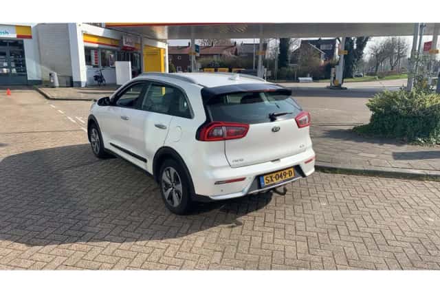 Kia Niro (2018) thumbnail 2